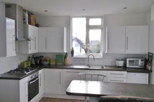 KITCHEN2- click for photo gallery